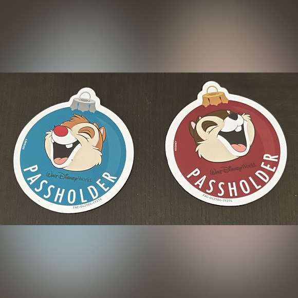 Chip and Dale Annual Passholder Disney Magnets - Picture 2 of 6